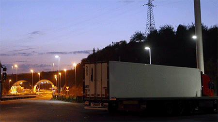 Encuentran a tres refugiados sirios en un camión frigorífico en España